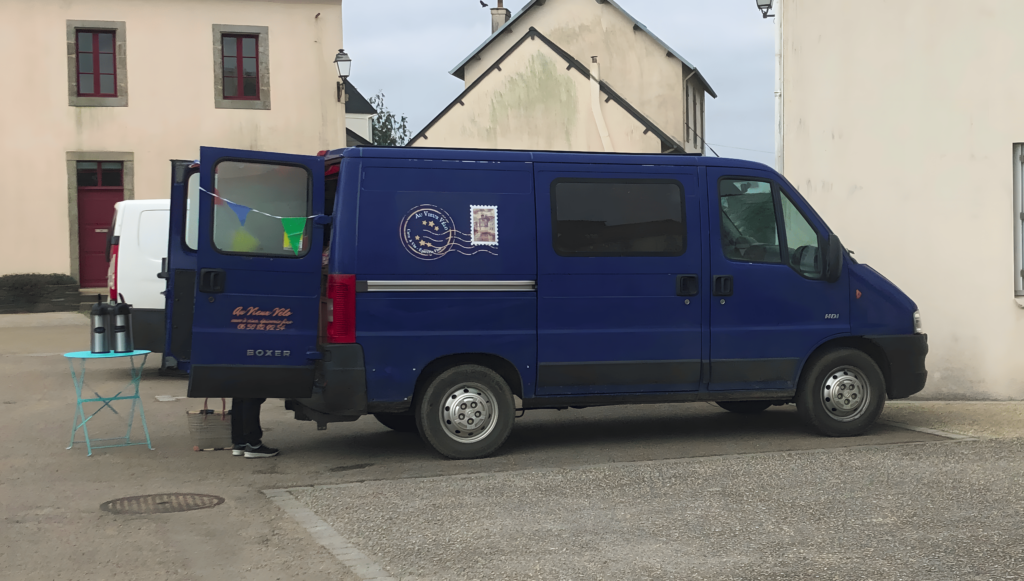 Camionnette au vieux vélo